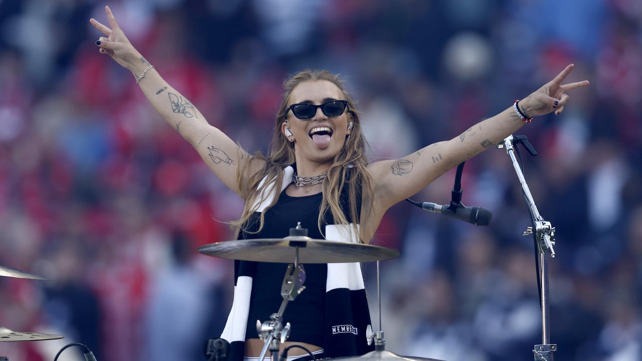 AFL Grand Final: Footy fans unimpressed with halftime show, Temper Trap,  G-Flip