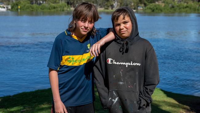 Kids at Mannum talk about the impending floods – Adam Strauss, 13 and Jalan Wilson, 12. Picture: Naomi Jellicoe