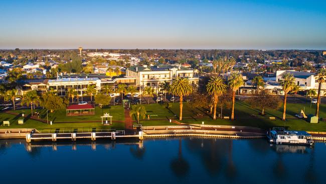 The Renmark riverfront. Picture: Ben Stamatovich – The Drone Way