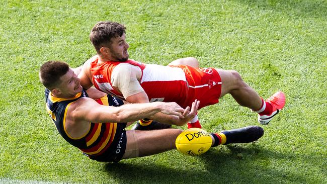 Bryce Gibbs wraps up Sam Gray. Picture: Daniel Kalisz/Getty Images.