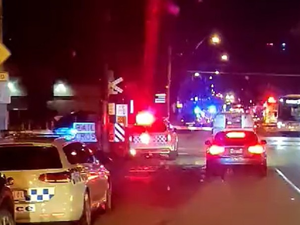 13/01/2022  A heavy police presence in McDonald St in Mordialloc on Thursday evening  at what is believed to be a shooting. picture : Twitter / Tom Wood