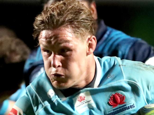 Waratahs captain Michael Hooper runs with the ball and scores a try during the Round 12 Super Rugby match between the NSW Waratahs and the Blues at Brookvale Oval in Sydney on Saturday, May 5, 2018. (AAP Image/Jeremy Ng) NO ARCHIVING, EDITORIAL USE ONLY