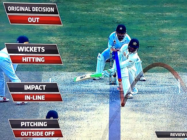 Ball tracking on Usman Khawaja's dismissal. Photo: Fox Cricket