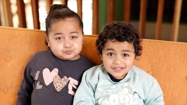 Lavenia Uluakiola (green), Ella Uluakiola (blue). Photo: Steve Pohlner