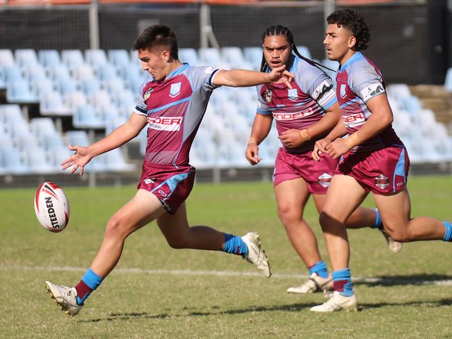 Tylor Bunting gets Hills moving. Pic: Steve Montgomery/OurFootyTeam.com