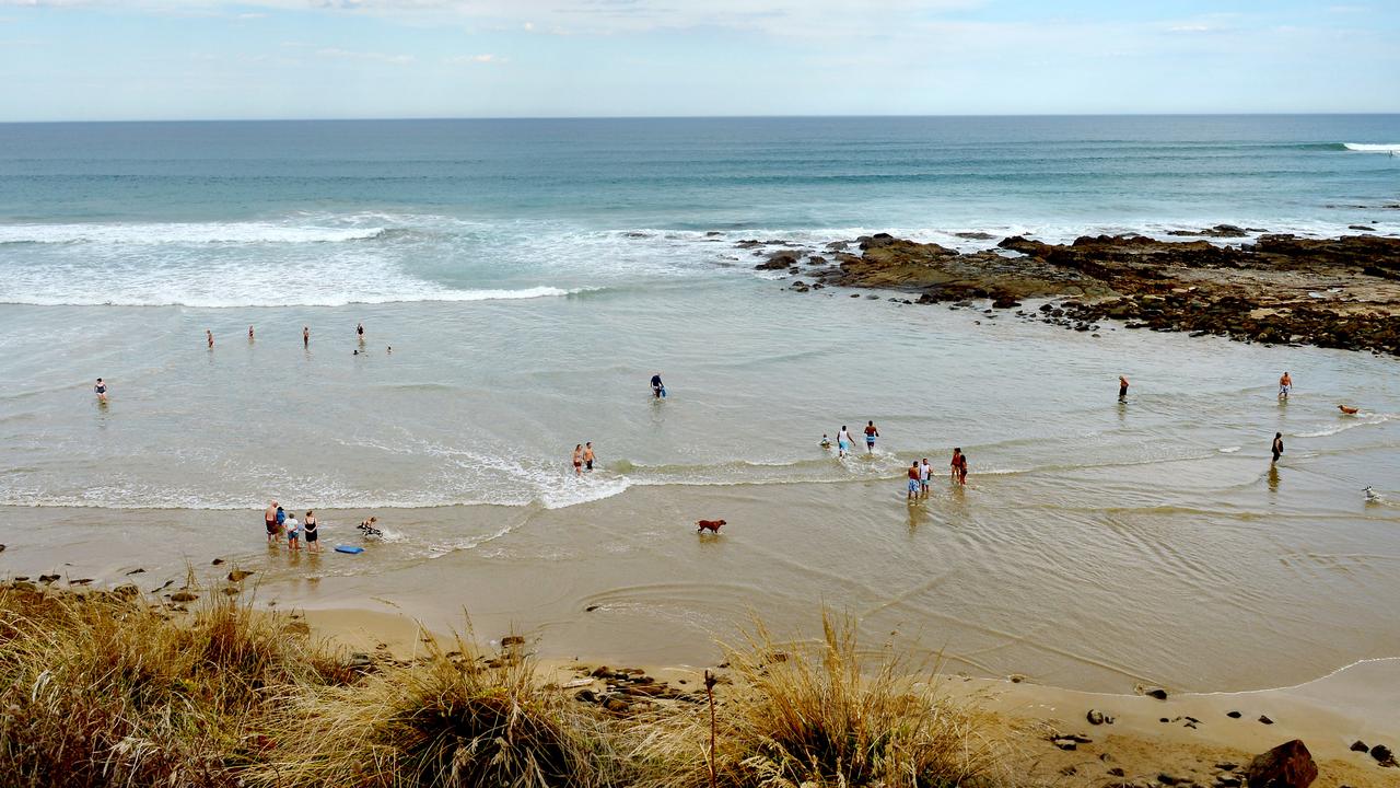 Person rescued after near-drowning on Great Ocean Road