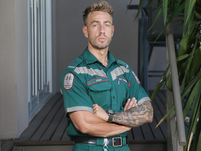 ‘Everyone is burnt out’: Fed-up ambos search for exit strategy