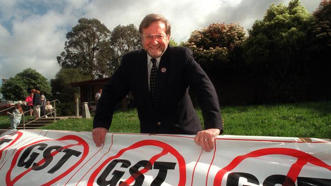 Former Labor MP Gareth Evans running for the seat of Holt in 1998.