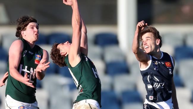 Hampden’s Jordan Fowler goes to mark the ball. Picture Yuri Kouzmin
