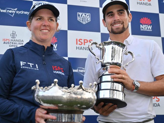 South Africaâs Ashleigh Buhai (L) holds the womenâs trophy as she stands next to Chileâs Joaquin Niemann holding the menâs trophy after they won the Australian Open golf tournament at The Australian Golf Club in Sydney on December 3, 2023. (Photo by Saeed KHAN / AFP) / -- IMAGE RESTRICTED TO EDITORIAL USE - STRICTLY NO COMMERCIAL USE --