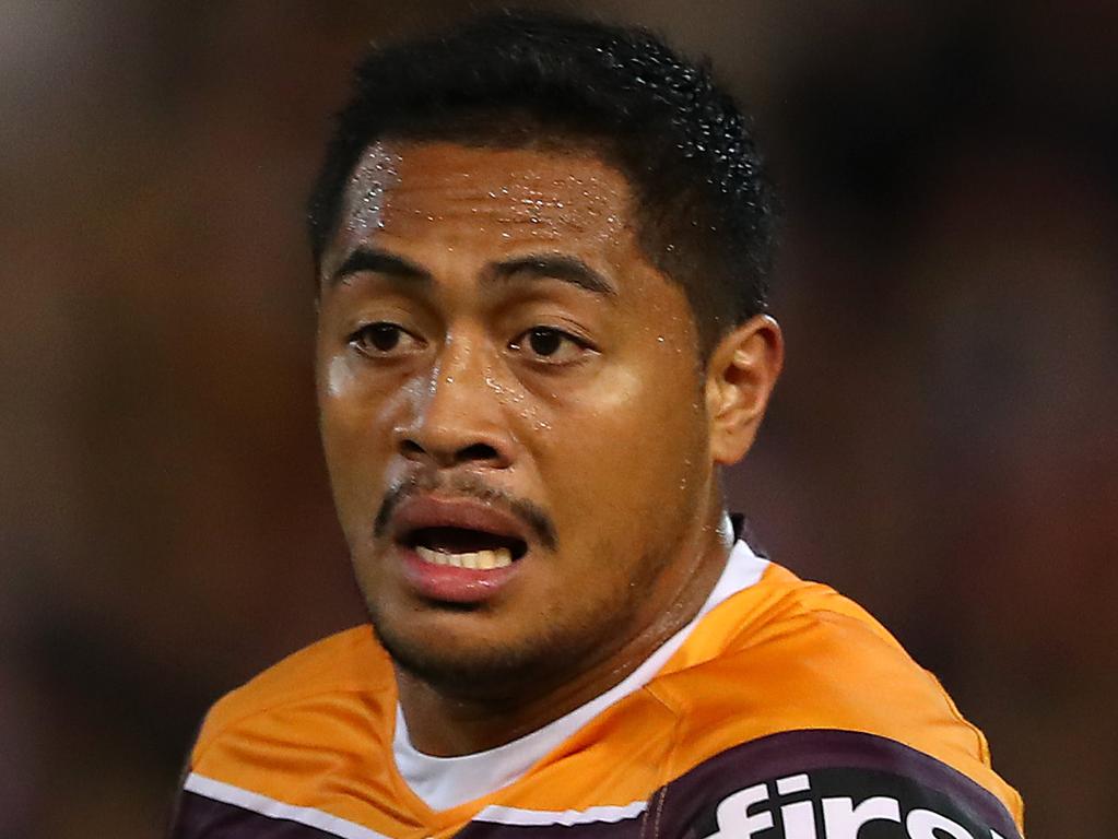 NEWCASTLE, AUSTRALIA - JUNE 29: Anthony Milford of the Brisbane Broncos runs the ball during the round 15 NRL match between the Newcastle Knights and the Brisbane Broncos at McDonald Jones Stadium on June 29, 2019 in Newcastle, Australia. (Photo by Tony Feder/Getty Images)