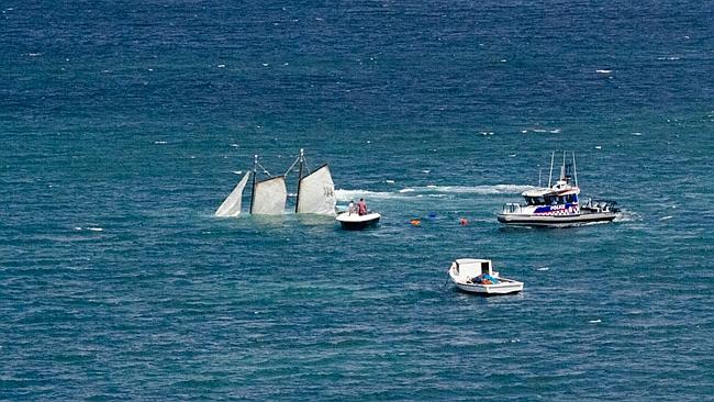 Yachts sinks near Barrenjoey after hitting rocks at West Head | Daily ...