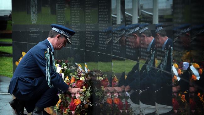 NSW Police Commissioner Andrew Scipione lays a wreath on National Police Remembrance Day 2016. Picture: John Fotiadis
