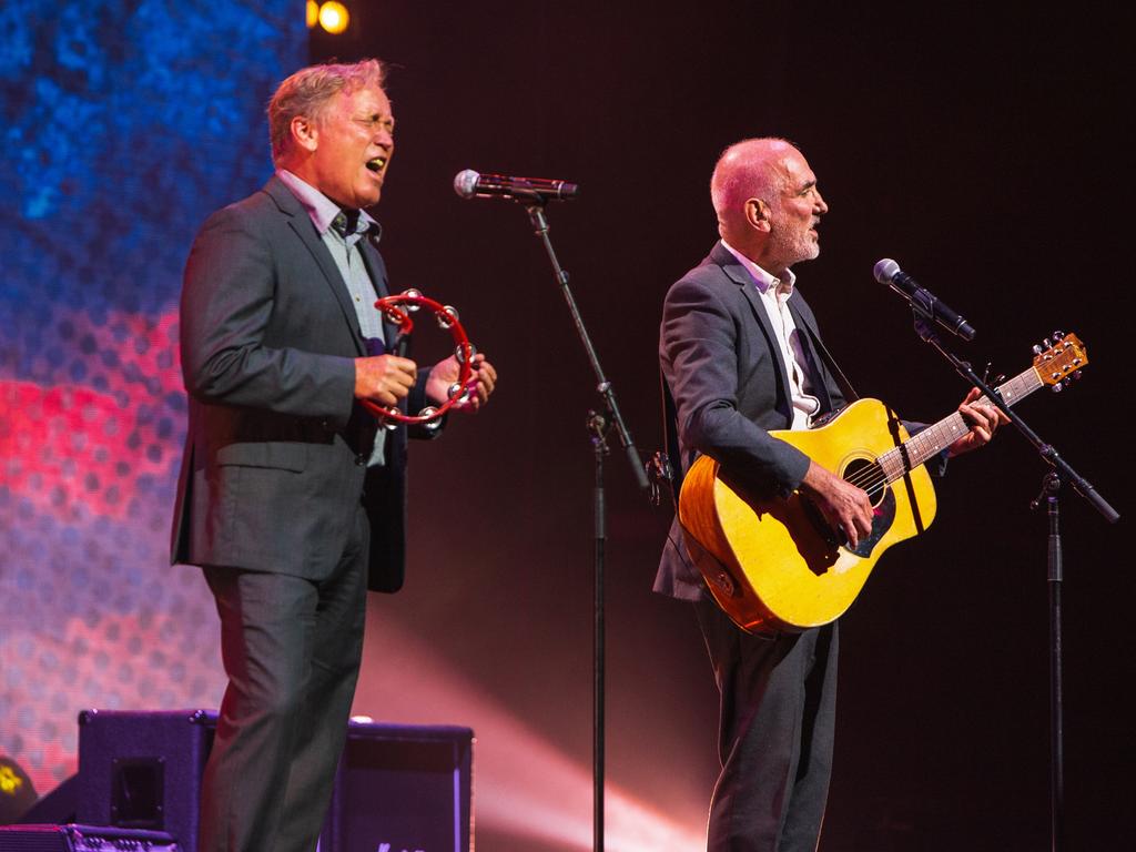 Michael Barclay and Paul Kelly perform. Picture: Mushroom Group