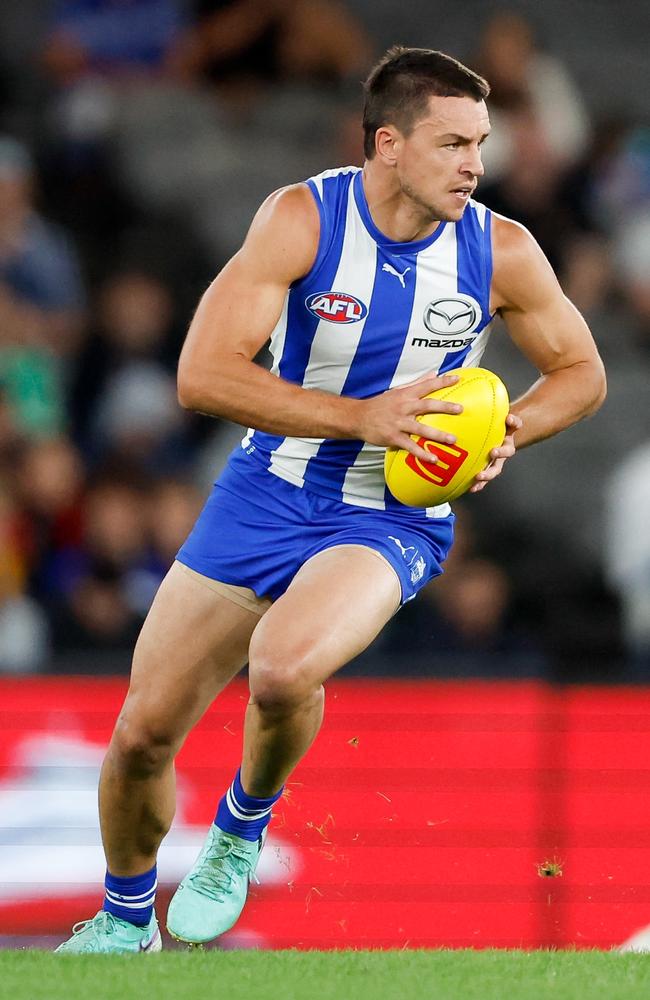 Luke Davies-Uniacke is set to turn his back on free agency. Picture: Dylan Burns/AFL Photos via Getty Images.