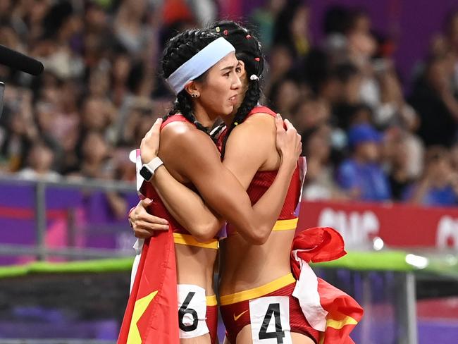 (231001) -- HANGZHOU, Oct. 1, 2023 (Xinhua) -- Lin Yuwei (L) of China hugs Wu Yanni of China after the Women's 100m Hurdles Final of Athletics at the 19th Asian Games in Hangzhou, east China's Zhejiang Province, Oct. 1, 2023. (Xinhua/Jiang Han) (Photo by Jiang Han / XINHUA / Xinhua via AFP)