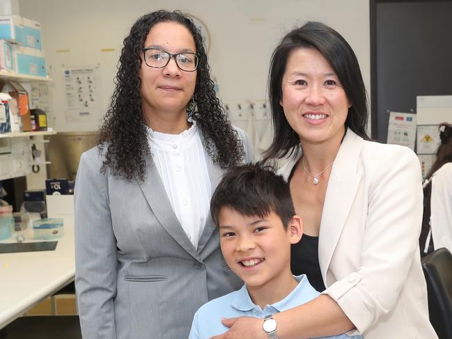 Dr Margreet Ridder (left) is the recipient of an award named in honour of the late Dr Ian Davis. Picture: David Crosling