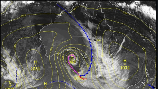 Radar from the Bureau of Meteorology showing a significant system moving east which will cover large parts of Queensland over Friday and Saturday morning.