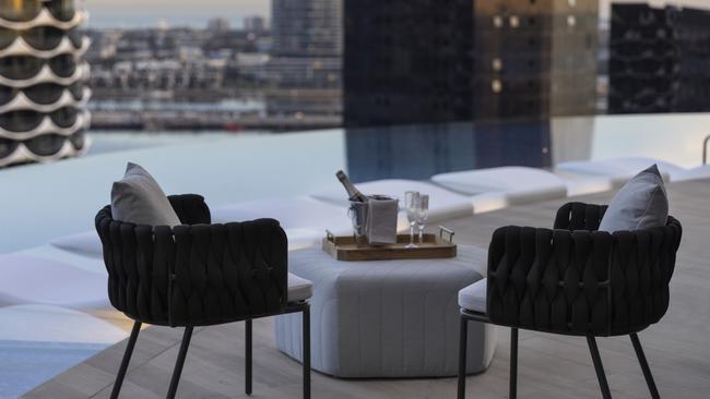 Melbourne Marriott Hotel Docklands boasts views of the city skyline.