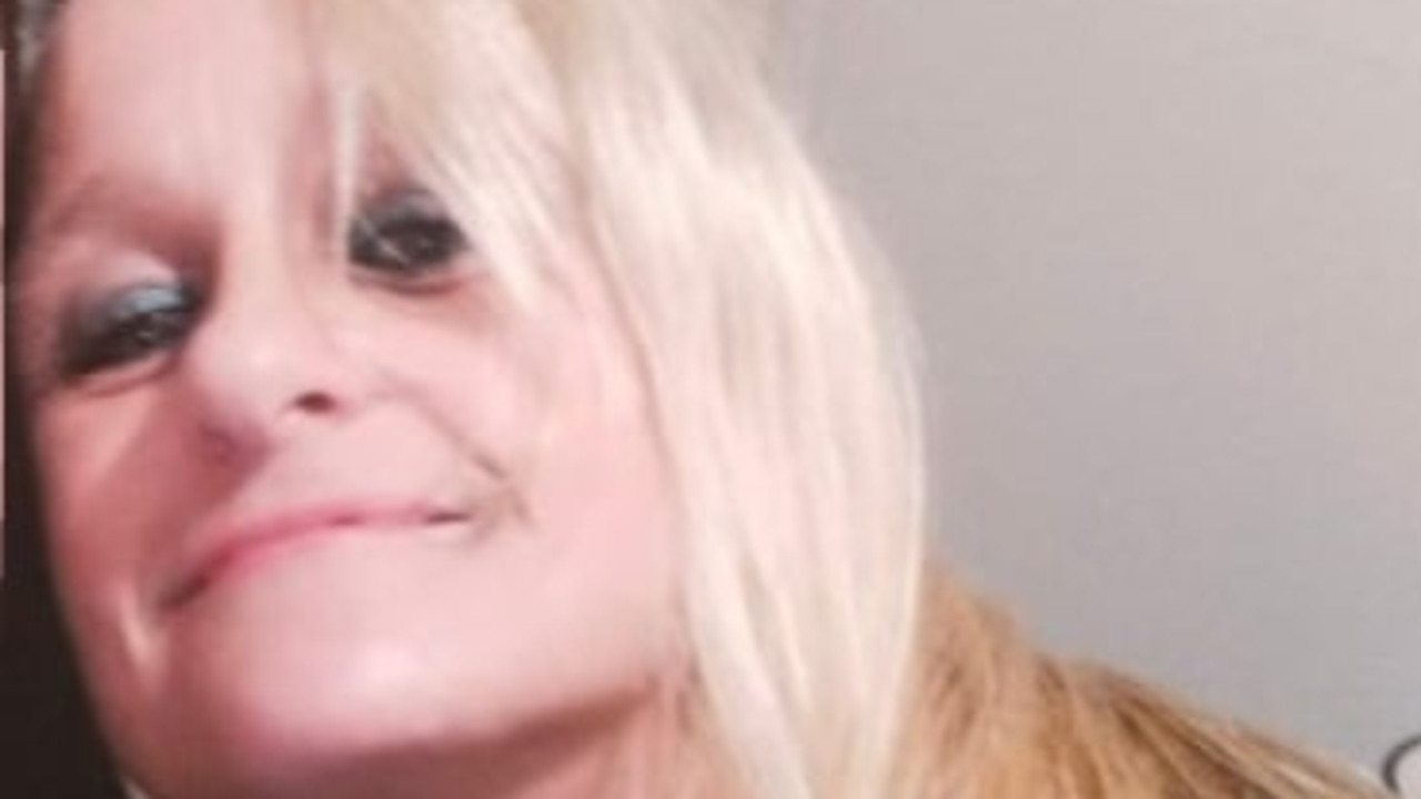 Houso mum allegedly bashes neighbour with golf club