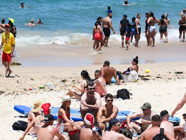 SYDNEY, AUSTRALIA - NewsWire Photos, DECEMBER, 25 2021: Beach goers at Coogee Beach today enjoying the warm weather As Omicron continues to spread, NSW has recorded 6288 new Covid-19 cases this Christmas. Picture: NCA NewsWire / Gaye Gerard