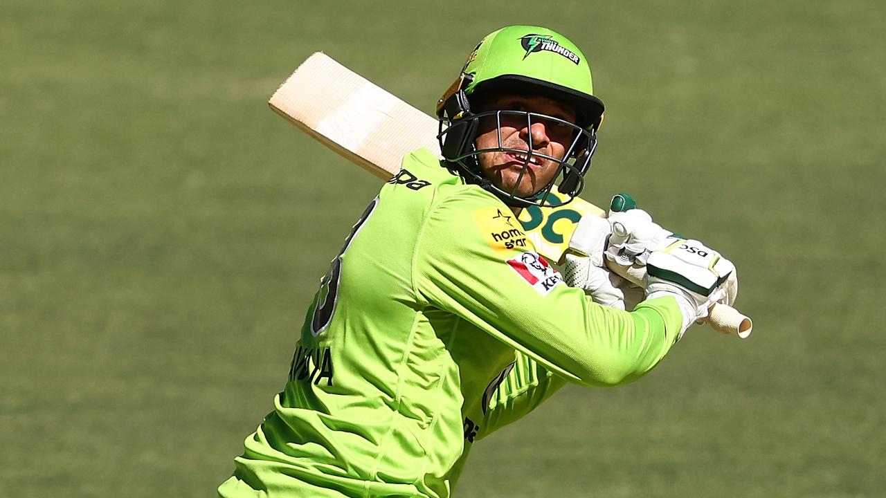 Usman Khawaja fell one short of a half-century but his Thunder move to the top of the Big Bash.