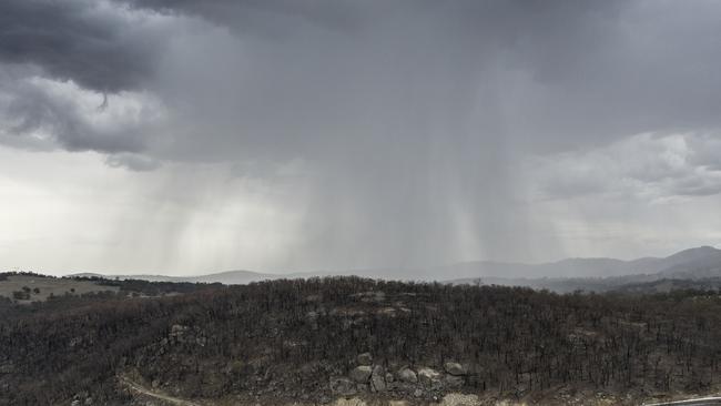 Rain begins to fall on drought and fire-ravaged country near Tamworth in 2020. It’s not just getting rain, it’s rain at the right time. Picture: Brook Mitchell/Getty Images