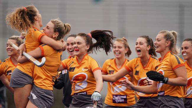 The Brisbane Blaze celebrate. (AAP Image/Scott Barbour)