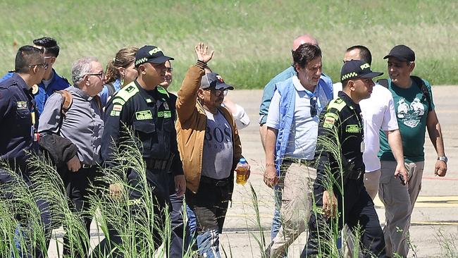 Luis Manuel Diaz father of Liverpool's forward Luis Diaz waves after being freed. Photo by STRINGER / AFP.