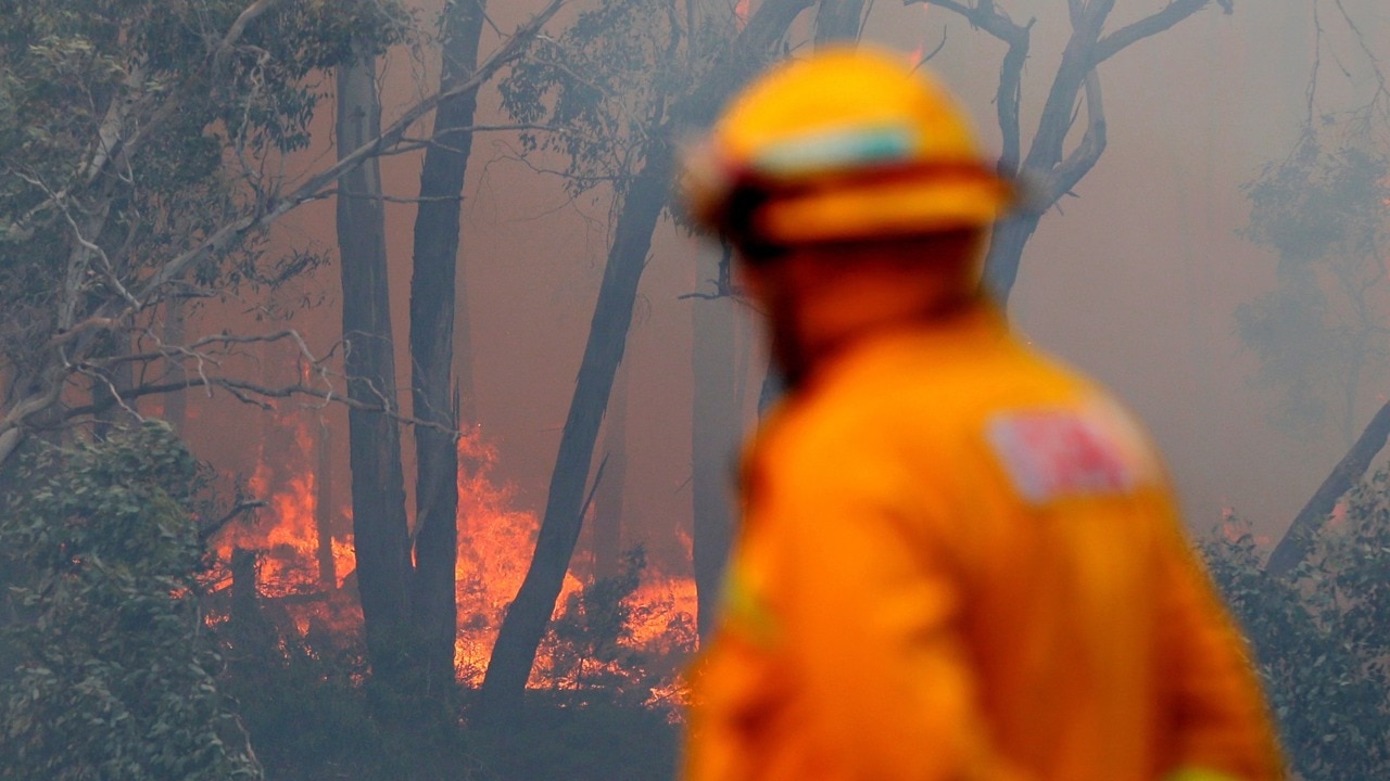 Vic fire threatening homes, lives near Glen Forbes