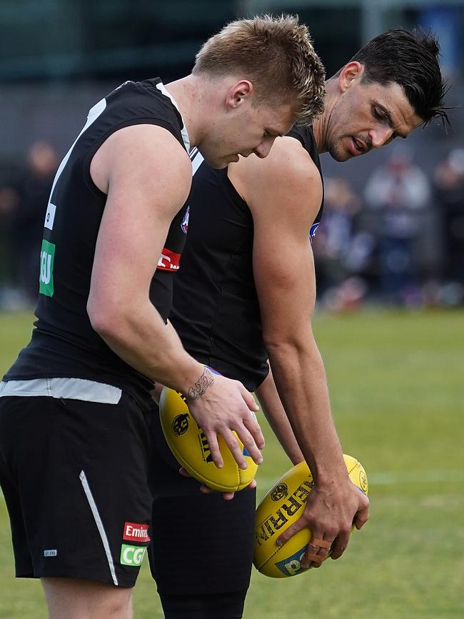 Pendlebury and Jordan de Goey work on their kicking. Pic: AAP