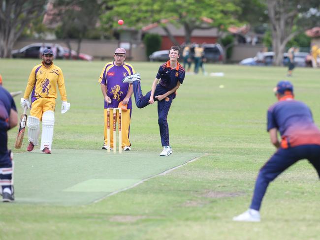 Palm Beach Currumbin (batting) vs. Runaway Bay in the Community Div 3 competition. Noah McQueen. 25 November 2023 Palm Beach Picture by Richard Gosling