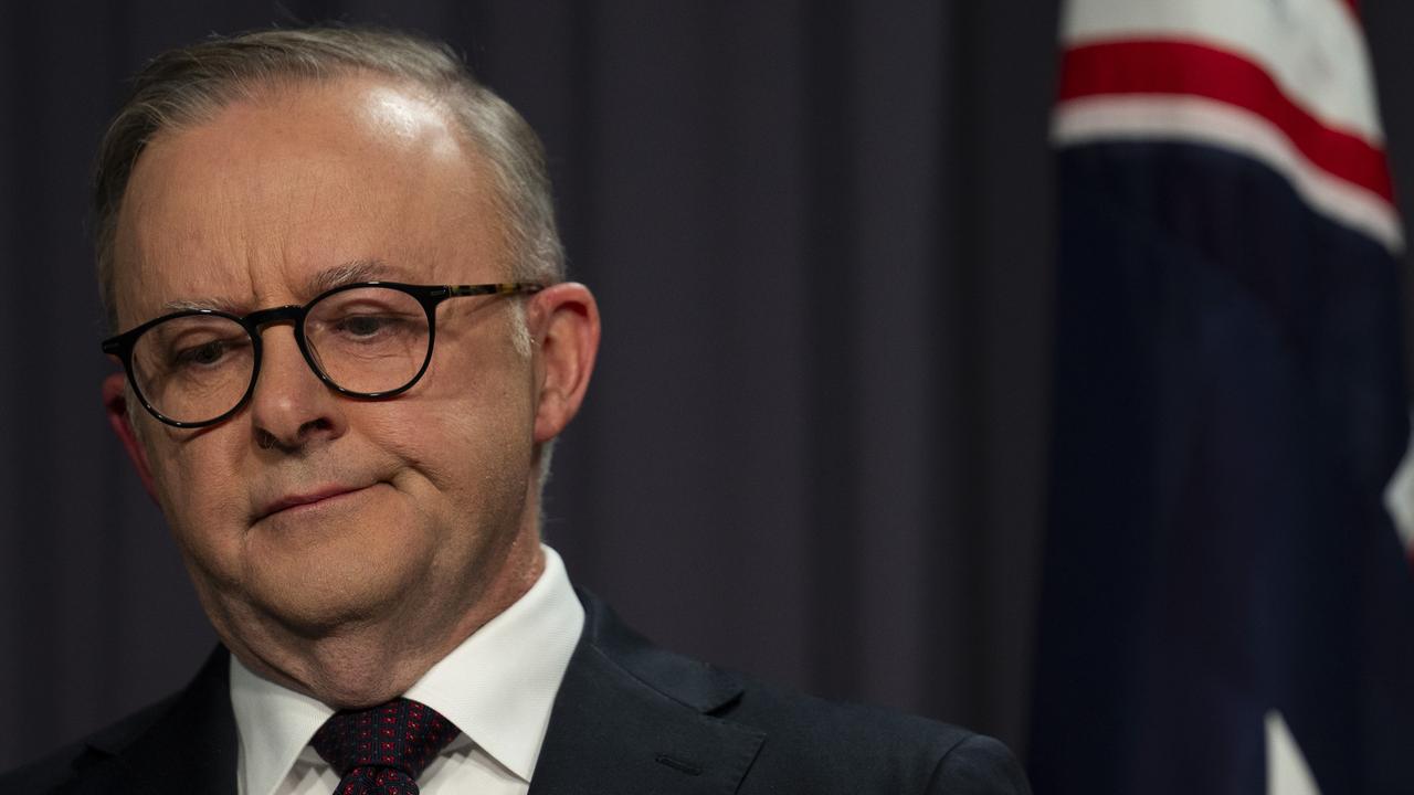 RedBridge poll revealed a concerning trend for the Albanese government as their primary vote has dropped by 4 per cent since August. Picture: NCA NewsWire / Martin Ollman