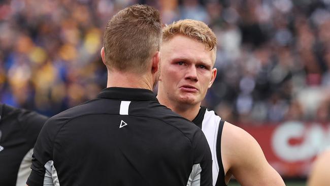 Nathan Buckley comforts Adam Treloar after Collingwood’s 2018 Grand Final loss.