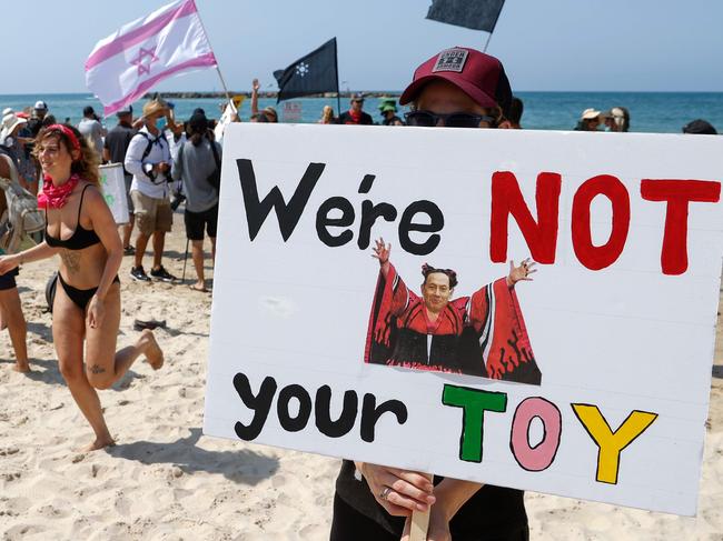 Israelis demonstrate in the Israeli coastal city of Tel Aviv to protest the government's decision to close beaches during the lockdown due to the COVID-19 pandemic, on September 19. Picture: AFP