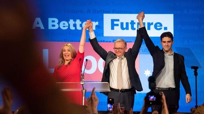 Prime Minister-elect Anthony Albanese addressed Australia after Scott Morrison’s concession with his partner Jodie Haydon and son Nathan Albanese. Picture: Wendell TEODORO / AFP)