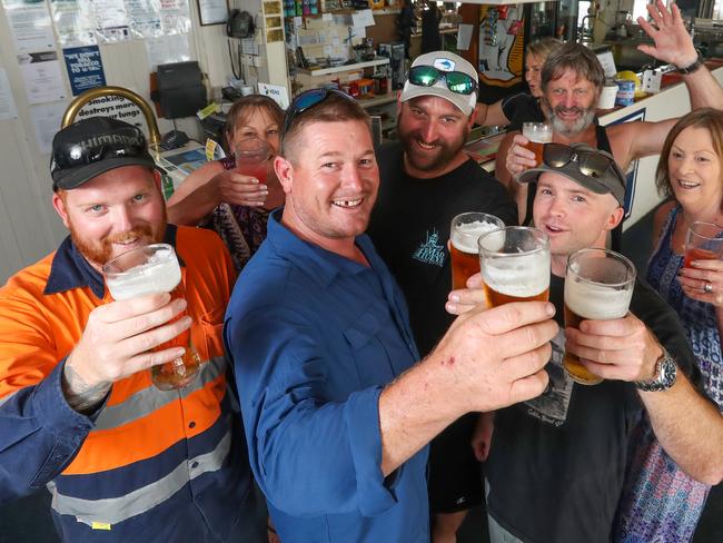 HOLD FOR HERALD SUN PIC DESK----East Gippsland tourism in fire affected areas, in attempts to draw the crowds back to seaside locations and small country towns. Marlo. Locals banding together for a drink still supporting the Marlo Hotel.  Picture: Alex Coppel.