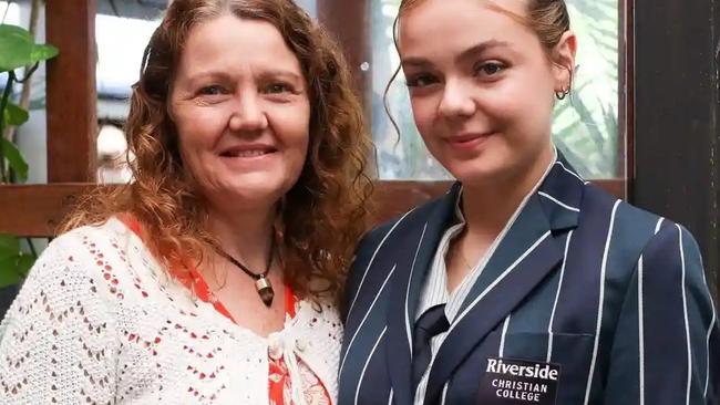 Oakhurst teenager Kelsie Davies, pictured with her mum Susan Marcus, was killed in a horror crash on Sunday night along with two of her friends.