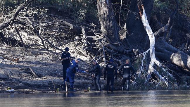 Police searching for the body of the five-year-old boy in the Murray River at Moama. Picture: Riverine Herald