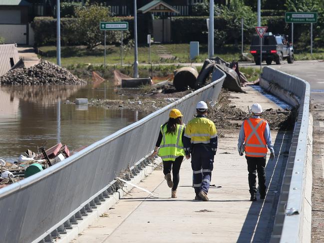 SATURDAY TELEGRAPH - Pictured is Windsor Bridge today which is still closed due to the recent floods in North Western Sydney. Picture: Tim Hunter.