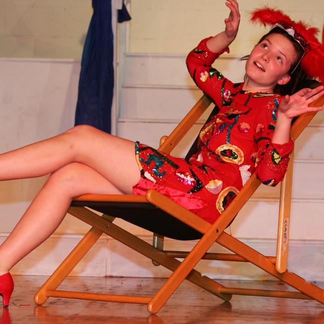 Annika Keefer as Mayzie Le Bird