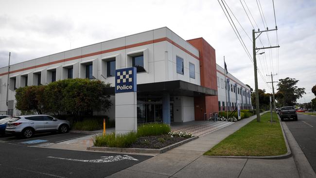 An ice-addict lost the plot as he was about to be bailed from Moorabbin police station for threatening to burn a family’s Cheltenham house down.