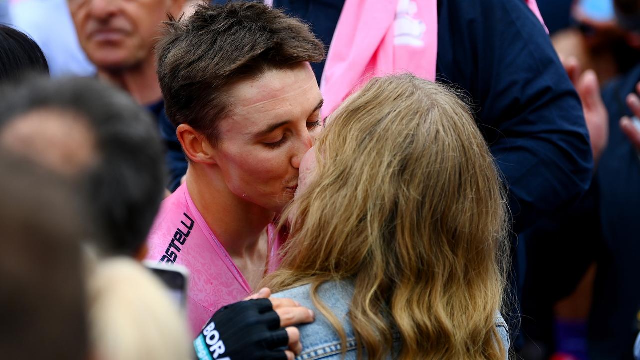 Jai Hindley celebrates with his girlfriend. (Photo by Tim de Waele/Getty Images)