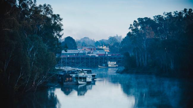 30/71Murray River - Victoria
Take a houseboat along the mighty Murray: a natural environment rich in wildlife. The river winds its way over 2700km between the states. Picture: Visit Victoria