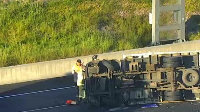 A truck has rolled on the Monash Freeway, sparking traffic delays.