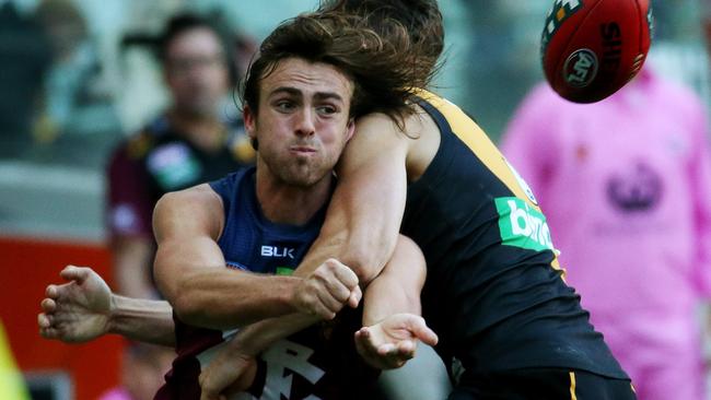 Rhys Mathieson is tackled high. Picture: Colleen Petch.