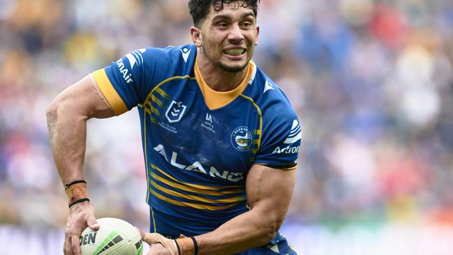 SYDNEY, AUSTRALIA - AUGUST 06: Bailey Simonsson of the Eels passes the ball during the round 23 NRL match between Parramatta Eels and St George Illawarra Dragons at CommBank Stadium on August 06, 2023 in Sydney, Australia. (Photo by Brett Hemmings/Getty Images)