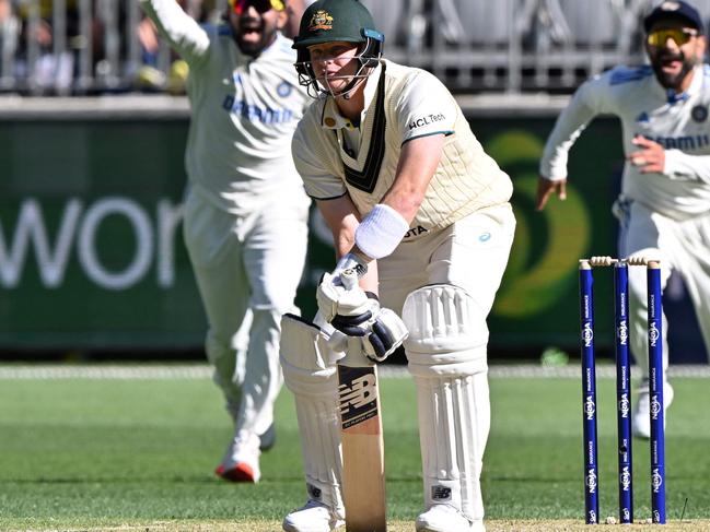 Australiaâs Steve Smith (C) reacts as he gets a leg-before-wicket out off India's Jasprit Bumrah during the first day of the first Test cricket match between Australia and India at the Optus Stadium in Perth on November 22, 2024. (Photo by SAEED KHAN / AFP) / -- IMAGE RESTRICTED TO EDITORIAL USE - STRICTLY NO COMMERCIAL USE --