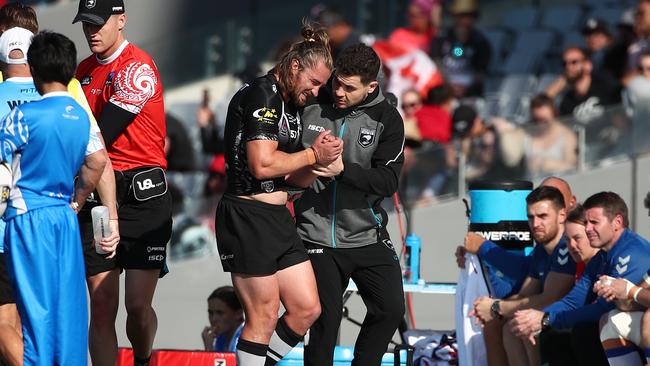 AUCKLAND, NEW ZEALAND - NOVEMBER 02: Kieran Foran of the Kiwis leaves the field with an injury during the International Rugby League Test Match between the New Zealand Kiwis and the Great Britain Lions at Eden Park on November 02, 2019 in Auckland, New Zealand. (Photo by Fiona Goodall/Getty Images)