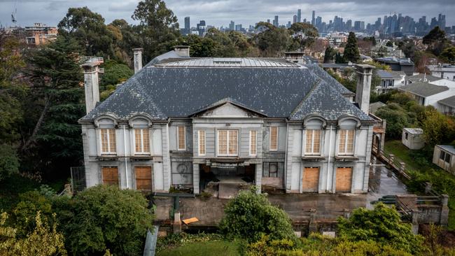 The infamous Toorak ‘ghost mansion’ which broke the suburb and state house price record with its $80m sale. Picture: Jake Nowakowski